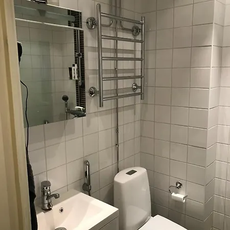 Compact One-bedroom In Taka-toeoeloe アパート ヘルシンキ