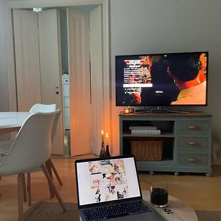 Compact One-bedroom In Taka-toeoeloe * Helsinki