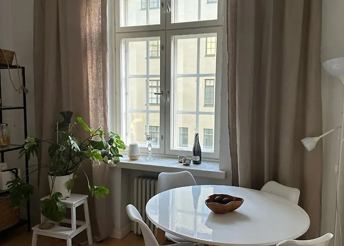 Compact One-bedroom In Taka-toeoeloe Apartment *